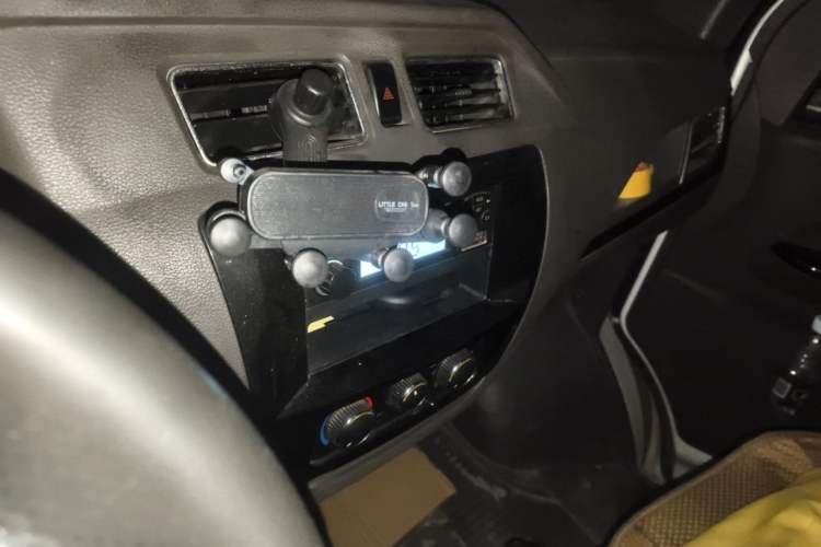 Used Dongfeng Yufeng EM26 2023 Standard Edition 41.472 kWh Henan Lithium Power Audio And AC Panel