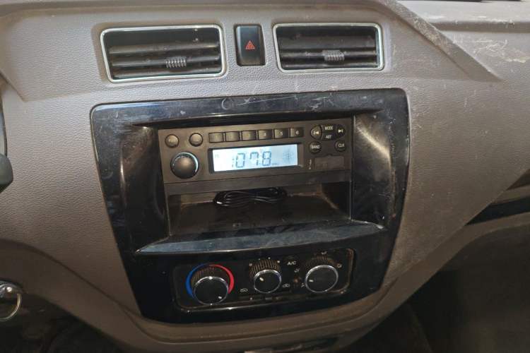 Used Dongfeng Yufeng EM26 2023 Standard Edition 41.472 kWh Henan Lithium Power Audio And AC Panel