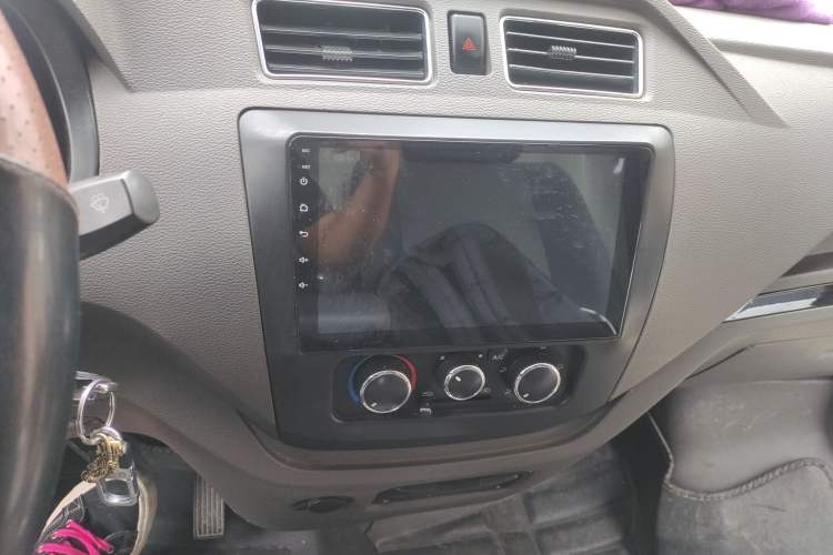 Used Dongfeng Yufeng EM26 2023 Standard Edition 41.472 kWh Henan Lithium Power Audio And AC Panel