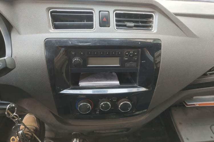 Used Dongfeng Yufeng EM26 2023 High-End Model 41.86 kWh CATL Audio And AC Panel