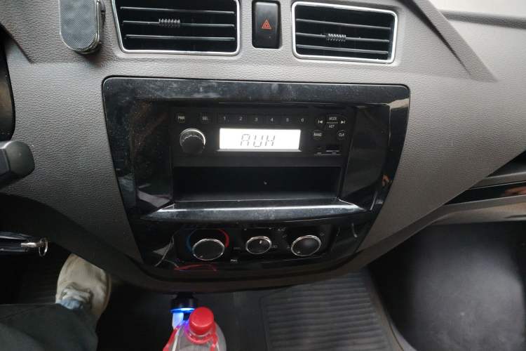 Used Dongfeng Yufeng EM26 2023 Standard Edition 41.472 kWh Henan Lithium Power Audio And AC Panel