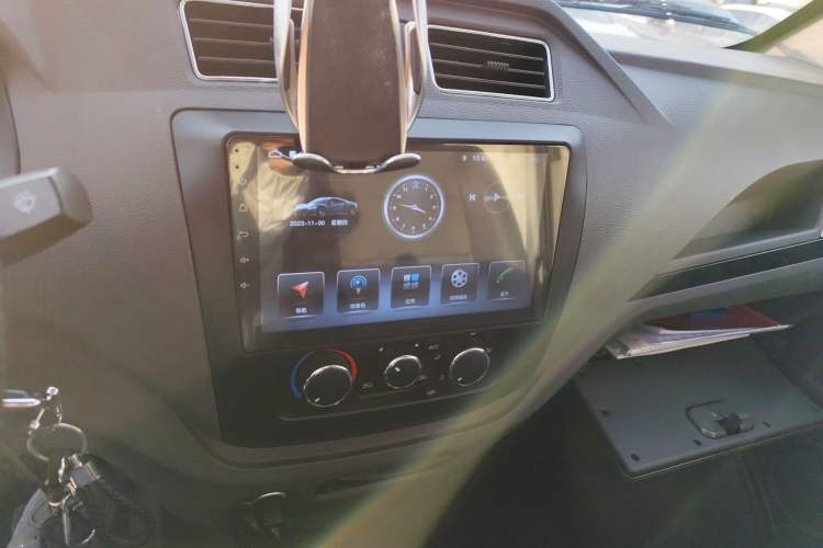 Used Dongfeng Yufeng EM26 2023 Standard Edition 41.472 kWh Henan Lithium Power Audio And AC Panel