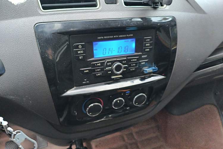 Used Dongfeng Yufeng EM26 2023 Standard Edition 41.472 kWh Henan Lithium Power Audio And AC Panel