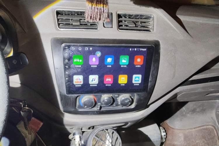 Used Dongfeng Yufeng EM26 2023 Standard Edition 41.472 kWh Henan Lithium Power Audio And AC Panel