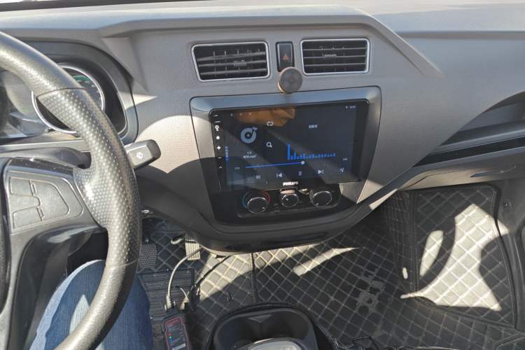 Used Dongfeng Yufeng EM26 2023 High-End Model 41.86 kWh CATL Audio And AC Panel