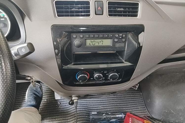 Used Dongfeng Yufeng EM26 2023 Standard Edition 41.472 kWh Henan Lithium Power Audio And AC Panel