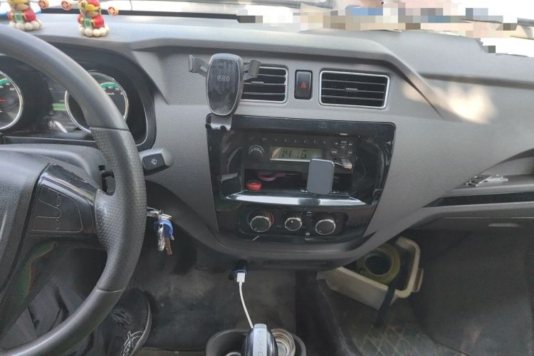 Used Dongfeng Yufeng EM26 2023 Standard Edition 41.472 kWh Henan Lithium Power Audio And AC Panel