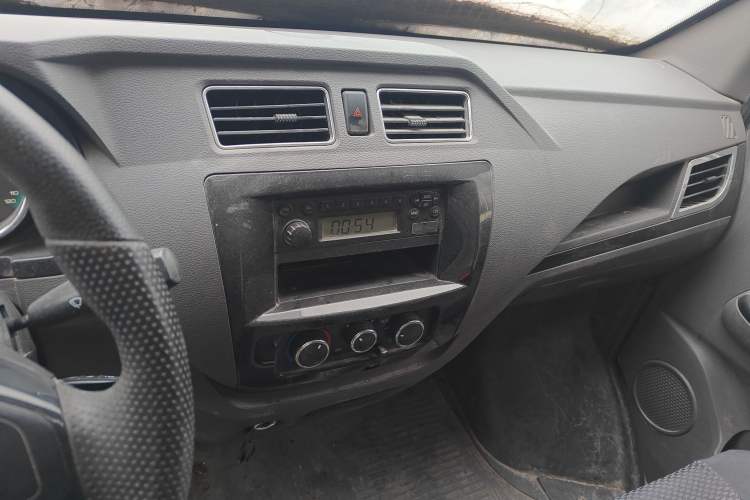 Used Dongfeng Yufeng EM26 2023 Standard Edition 41.472 kWh Henan Lithium Power Audio And AC Panel