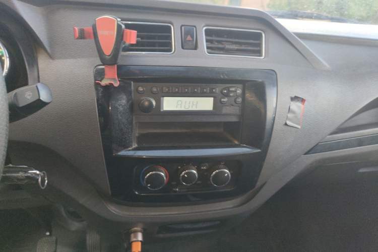 Used Dongfeng Yufeng EM26 2023 Standard Edition 41.472 kWh Henan Lithium Power Audio And AC Panel