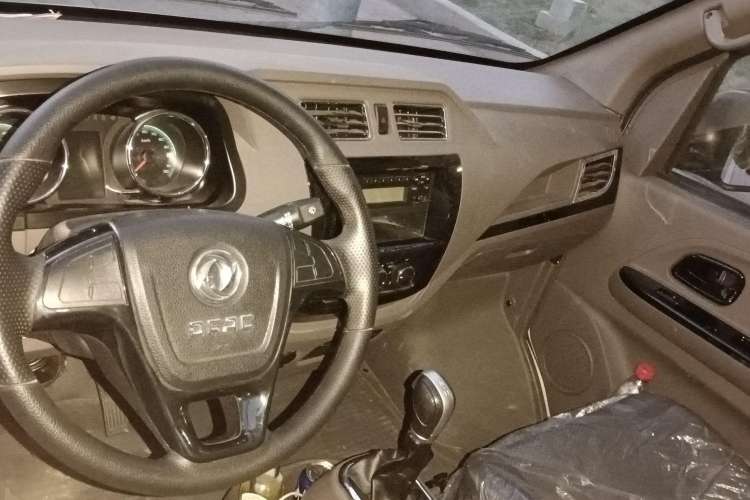 Used Dongfeng Yufeng EM26 2023 High-End Model 41.86 kWh CATL Center Console