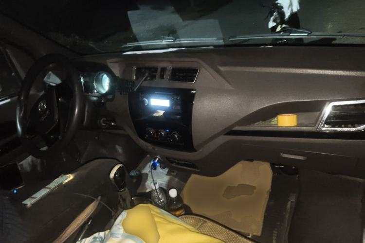Used Dongfeng Yufeng EM26 2023 Standard Edition 41.472 kWh Henan Lithium Power Center Console