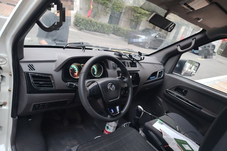 Used Dongfeng Yufeng EM26 2023 Standard Edition 41.472 kWh Henan Lithium Power Center Console