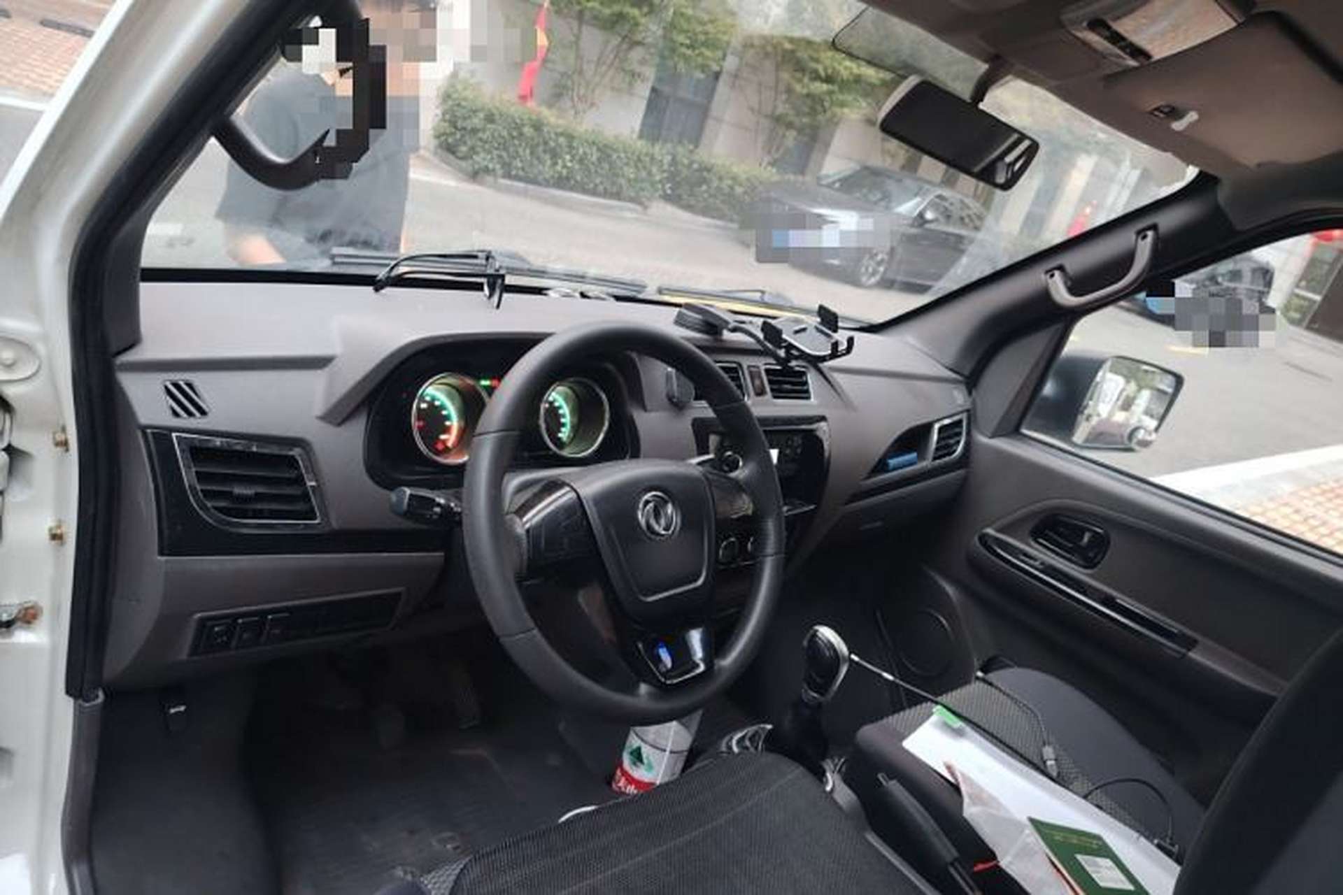 Used Dongfeng Yufeng EM26 2023 Standard Edition 41.472 kWh Henan Lithium Power Center Console