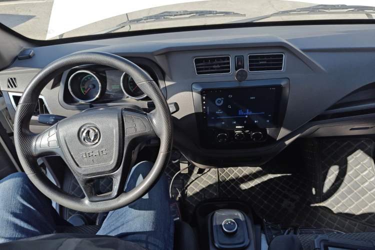 Used Dongfeng Yufeng EM26 2023 High-End Model 41.86 kWh CATL Center Console