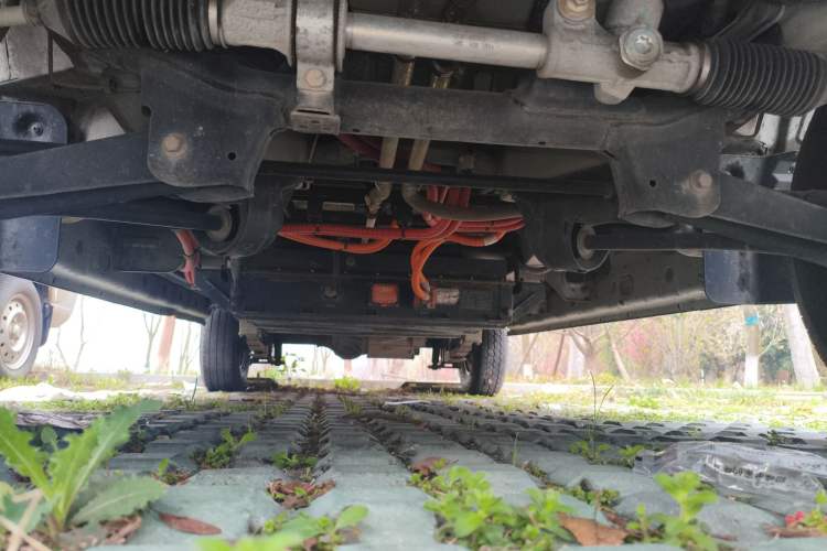Used Dongfeng Yufeng EM26 2023 Standard Edition 41.472 kWh Henan Lithium Power Chassis Front