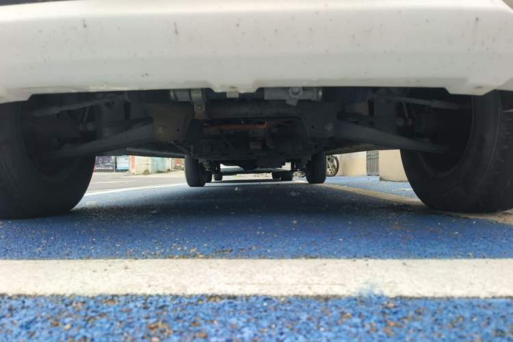 Used Dongfeng Yufeng EM26 2023 High-End Model 41.86 kWh CATL Chassis Front