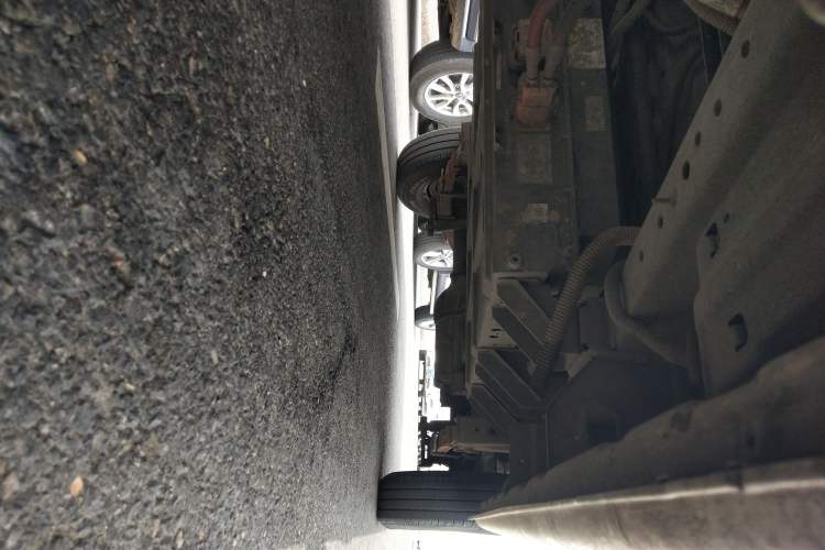Used Dongfeng Yufeng EM26 2023 High-End Model 41.86 kWh CATL Chassis Front Left