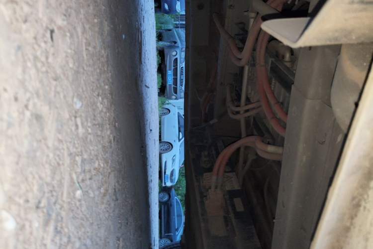 Used Dongfeng Yufeng EM26 2023 High-End Model 41.86 kWh CATL Chassis Front Left