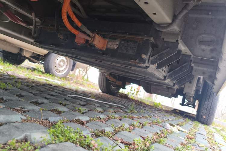 Used Dongfeng Yufeng EM26 2023 Standard Edition 41.472 kWh Henan Lithium Power Chassis Front Left
