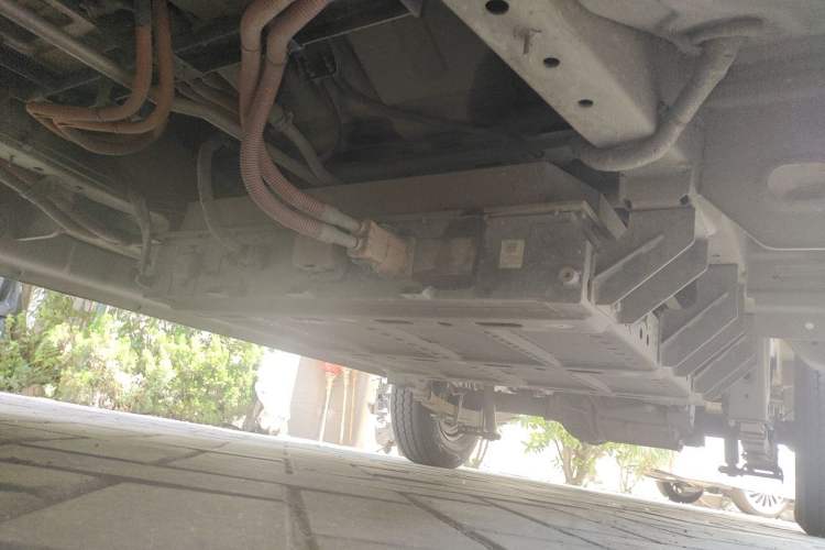 Used Dongfeng Yufeng EM26 2023 High-End Model 41.86 kWh CATL Chassis Front Left