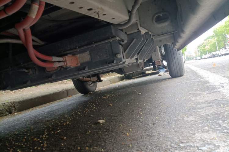 Used Dongfeng Yufeng EM26 2023 Standard Edition 41.472 kWh Henan Lithium Power Chassis Front Left