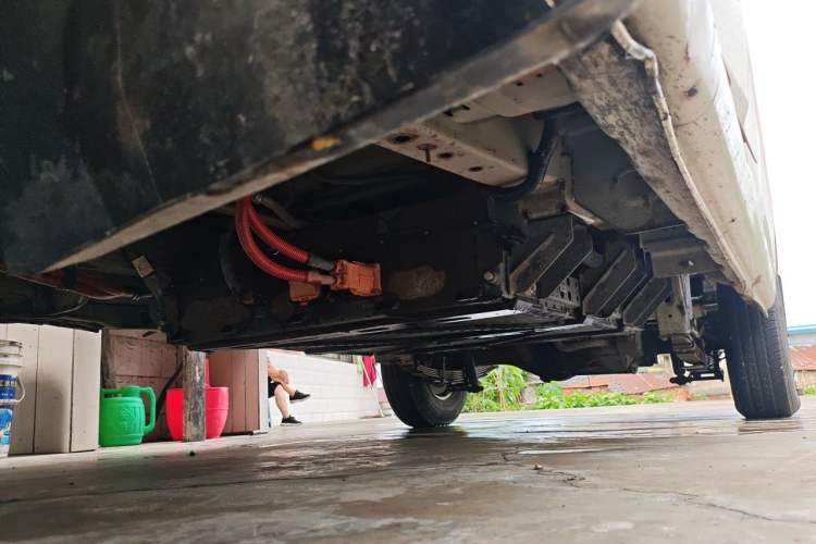 Used Dongfeng Yufeng EM26 2023 Standard Edition 41.472 kWh Henan Lithium Power Chassis Front Left