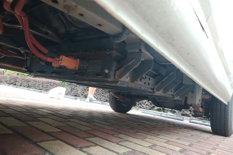 Used Dongfeng Yufeng EM26 2023 Standard Edition 41.472 kWh Henan Lithium Power Chassis Front Left