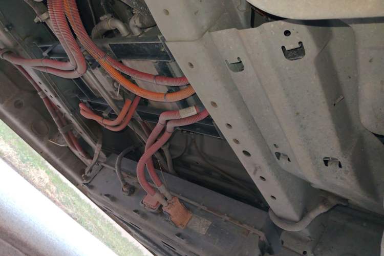 Used Dongfeng Yufeng EM26 2023 Standard Edition 41.472 kWh Henan Lithium Power Chassis Front Left