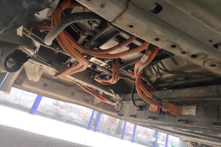Used Dongfeng Yufeng EM26 2023 Standard Edition 41.472 kWh Henan Lithium Power Chassis Front Left