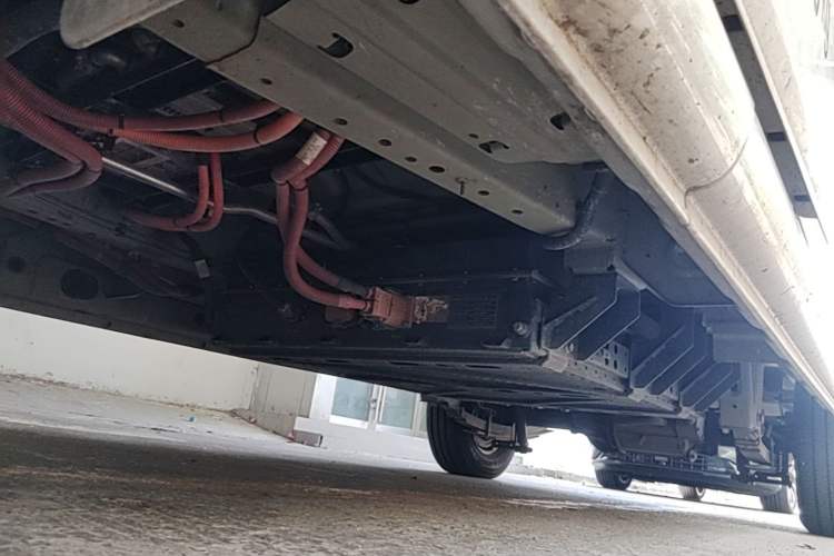 Used Dongfeng Yufeng EM26 2023 Standard Edition 41.472 kWh Henan Lithium Power Chassis Front Left