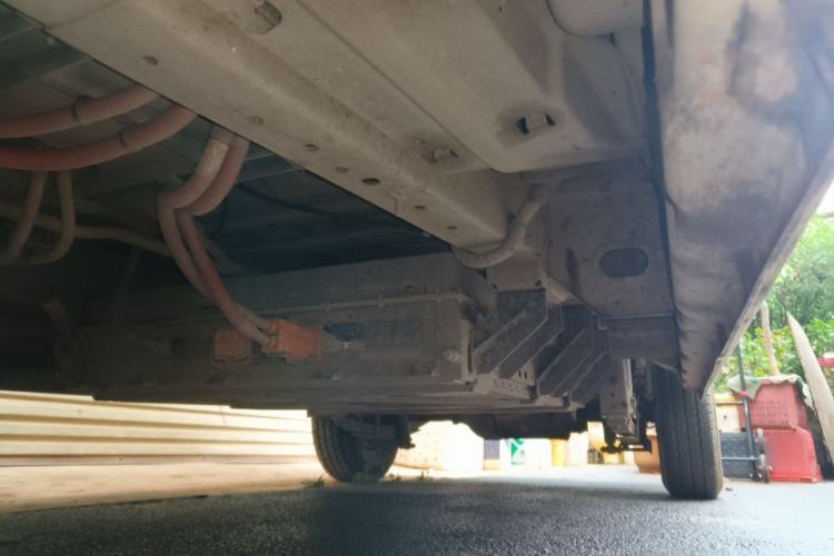 Used Dongfeng Yufeng EM26 2023 Standard Edition 41.472 kWh Henan Lithium Power Chassis Front Left