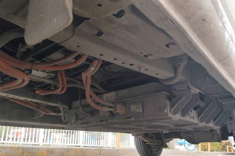 Used Dongfeng Yufeng EM26 2023 High-End Model 41.86 kWh CATL Chassis Front Left