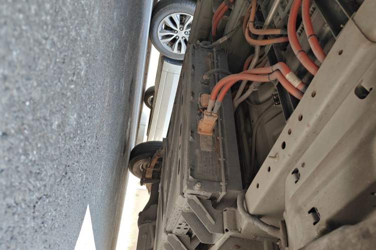Used Dongfeng Yufeng EM26 2023 Standard Edition 41.472 kWh Henan Lithium Power Chassis Front Left