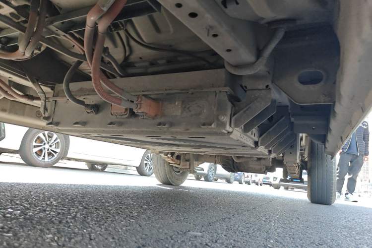 Used Dongfeng Yufeng EM26 2023 Standard Edition 41.472 kWh Henan Lithium Power Chassis Front Left