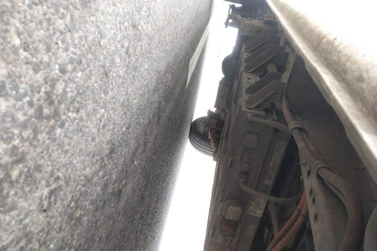 Used Dongfeng Yufeng EM26 2023 High-End Model 41.86 kWh CATL Chassis Front Right