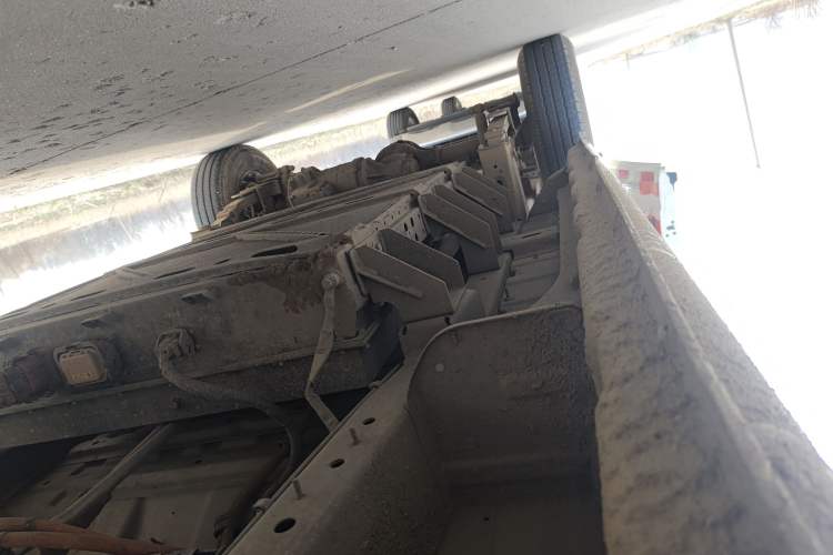 Used Dongfeng Yufeng EM26 2023 Standard Edition 41.472 kWh Henan Lithium Power Chassis Front Right