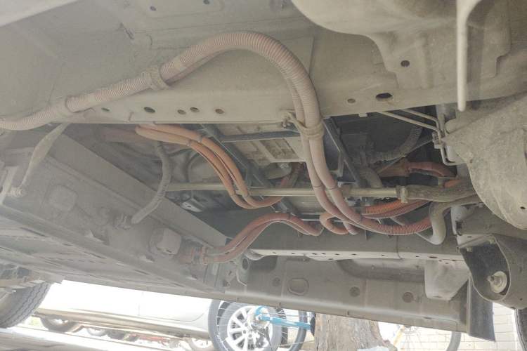 Used Dongfeng Yufeng EM26 2023 High-End Model 41.86 kWh CATL Chassis Front Right