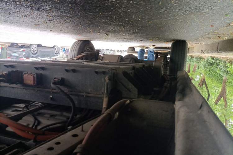Used Dongfeng Yufeng EM26 2023 Standard Edition 41.472 kWh Henan Lithium Power Chassis Front Right