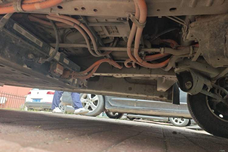 Used Dongfeng Yufeng EM26 2023 High-End Model 41.86 kWh CATL Chassis Front Right