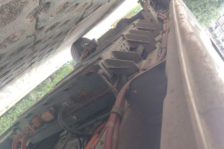 Used Dongfeng Yufeng EM26 2023 Standard Edition 41.472 kWh Henan Lithium Power Chassis Front Right