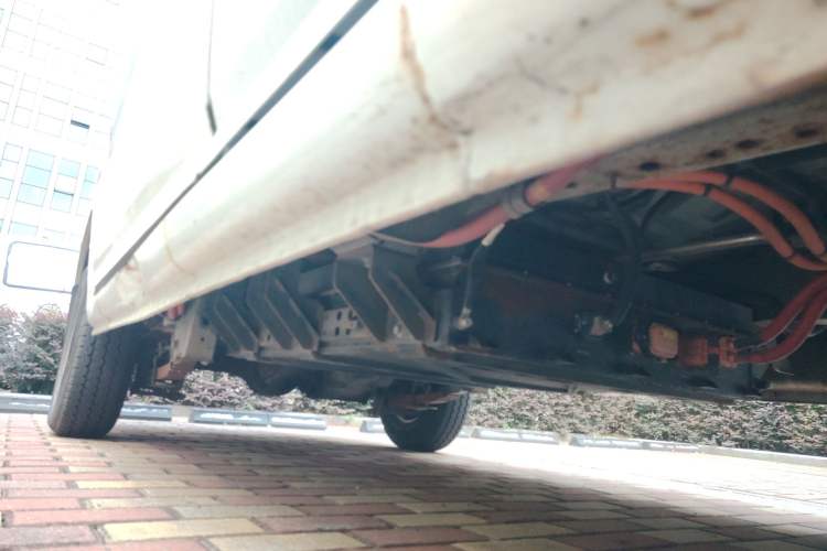 Used Dongfeng Yufeng EM26 2023 Standard Edition 41.472 kWh Henan Lithium Power Chassis Front Right
