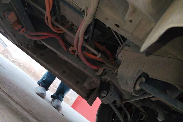 Used Dongfeng Yufeng EM26 2023 Standard Edition 41.472 kWh Henan Lithium Power Chassis Front Right