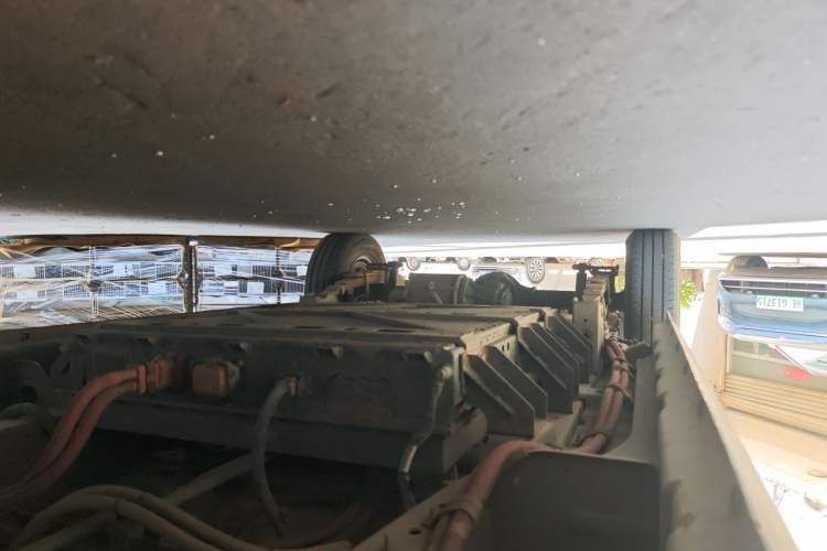 Used Dongfeng Yufeng EM26 2023 Standard Edition 41.472 kWh Henan Lithium Power Chassis Front Right
