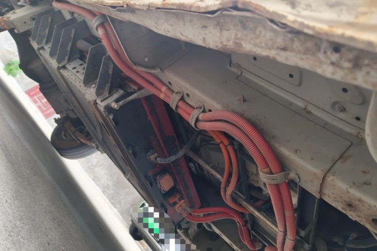 Used Dongfeng Yufeng EM26 2023 Standard Edition 41.472 kWh Henan Lithium Power Chassis Front Right