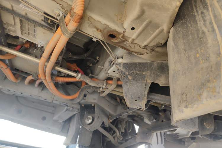 Used Dongfeng Yufeng EM26 2023 Standard Edition 41.472 kWh Henan Lithium Power Chassis Front Right