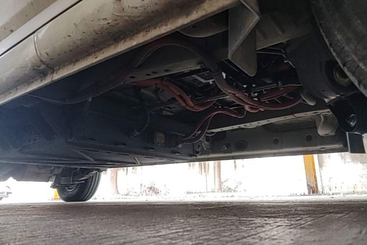 Used Dongfeng Yufeng EM26 2023 Standard Edition 41.472 kWh Henan Lithium Power Chassis Front Right