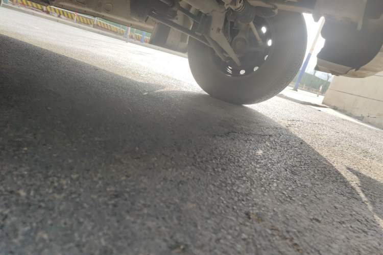Used Dongfeng Yufeng EM26 2023 Standard Edition 41.472 kWh Henan Lithium Power Chassis Front Right