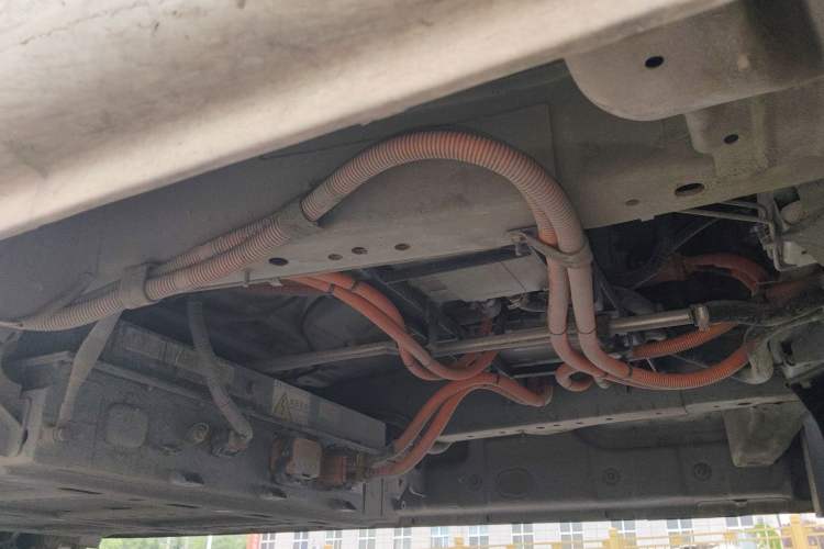 Used Dongfeng Yufeng EM26 2023 High-End Model 41.86 kWh CATL Chassis Front Right