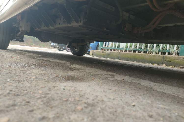 Used Dongfeng Yufeng EM26 2023 High-End Model 41.86 kWh CATL Chassis Front Right
