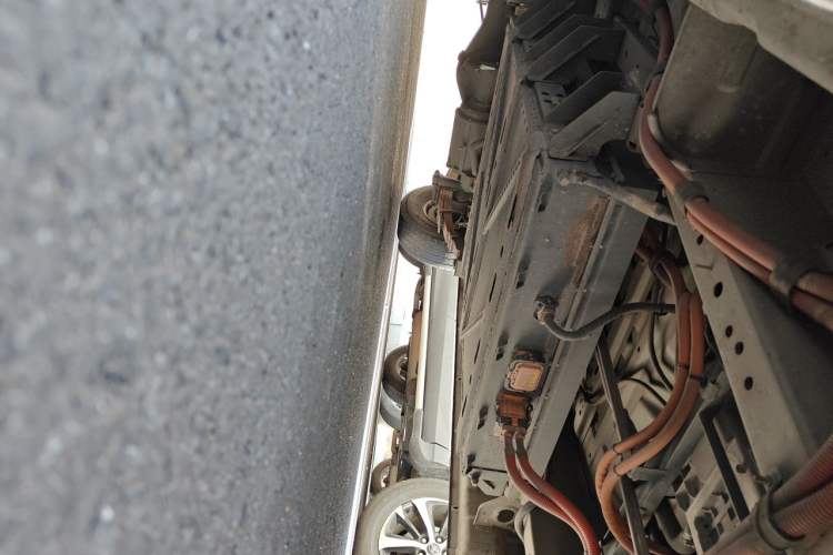 Used Dongfeng Yufeng EM26 2023 Standard Edition 41.472 kWh Henan Lithium Power Chassis Front Right